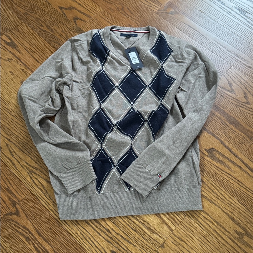 Tommy Hilfiger brand new 100 percent beige cotton argyle vneck Men’s Large